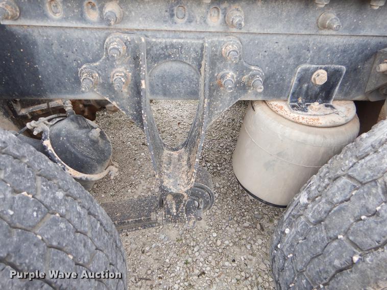 image for item EO9648 2007 International 9400i semi truck