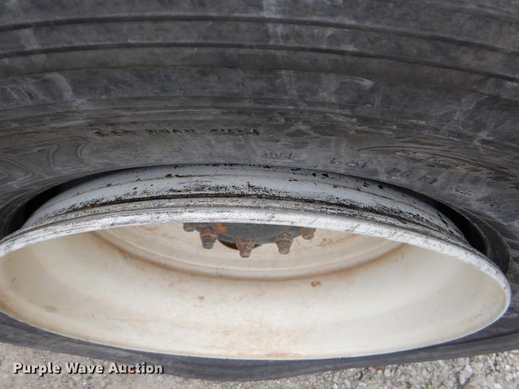 image for item EO9648 2007 International 9400i semi truck