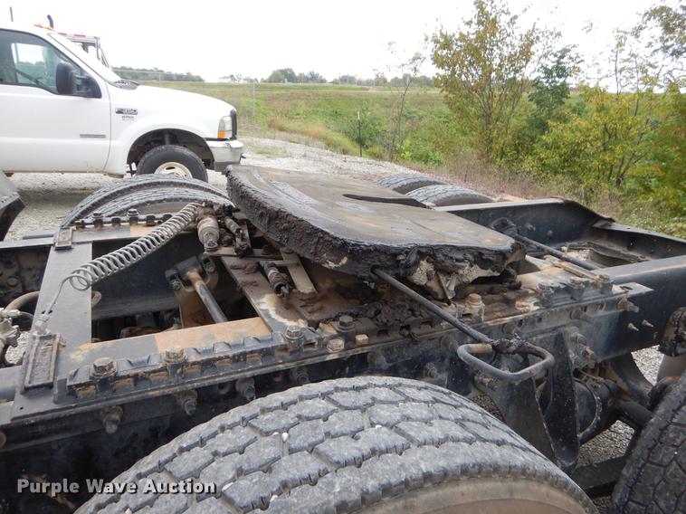 image for item EO9648 2007 International 9400i semi truck