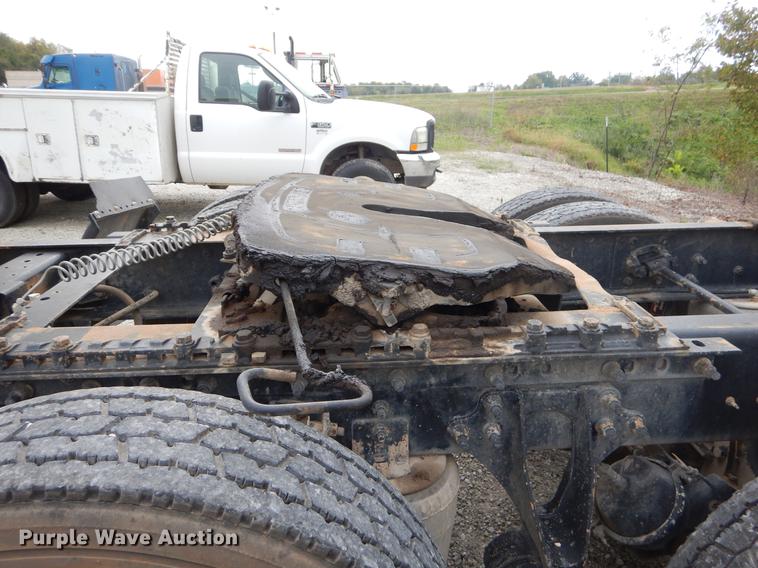 image for item EO9648 2007 International 9400i semi truck