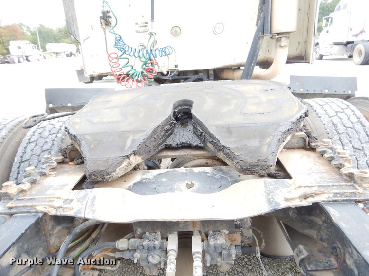 image for item EO9648 2007 International 9400i semi truck