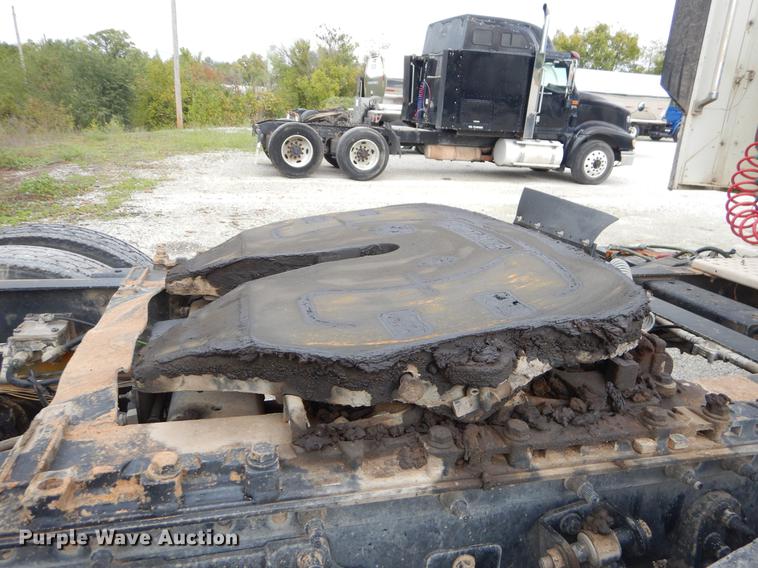 image for item EO9648 2007 International 9400i semi truck