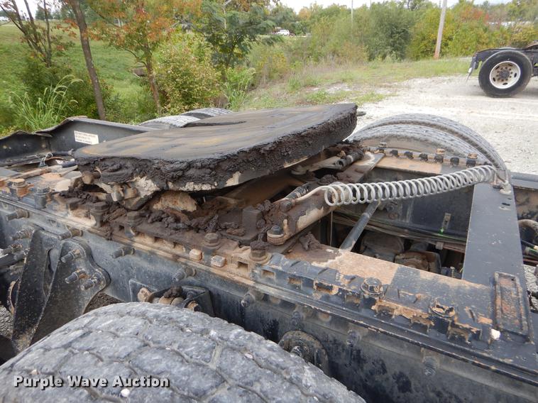 image for item EO9648 2007 International 9400i semi truck