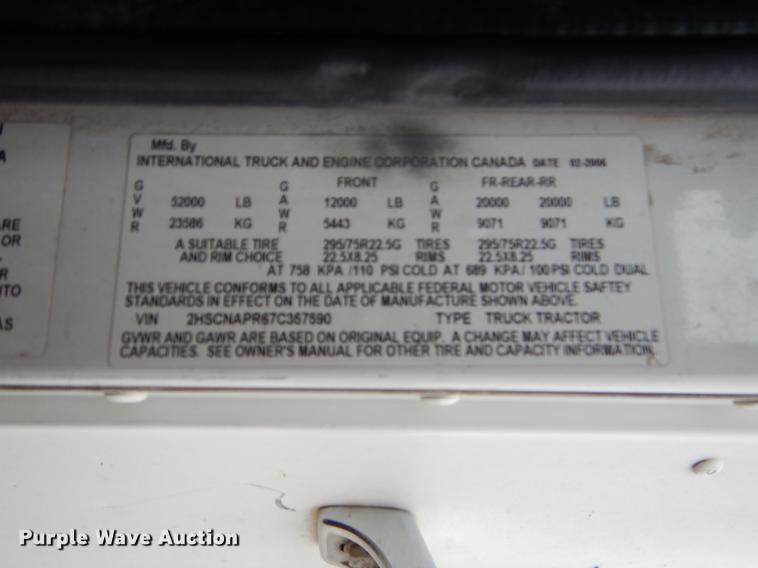 image for item EO9648 2007 International 9400i semi truck