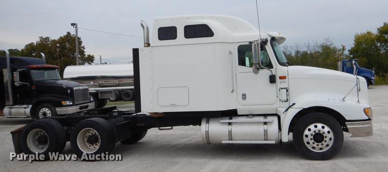 image for item EO9649 2006 International 9400i semi truck