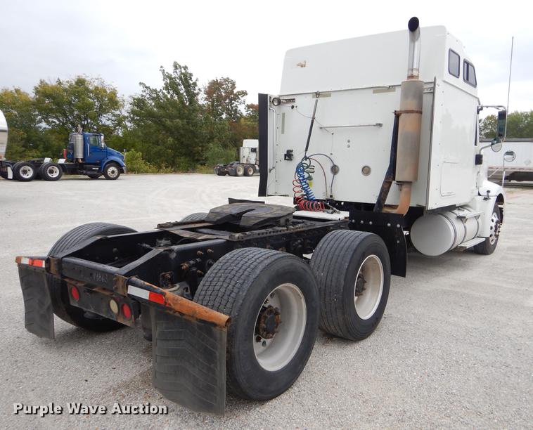 image for item EO9649 2006 International 9400i semi truck