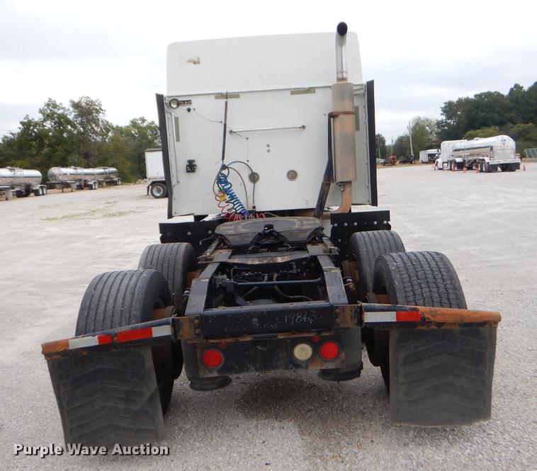 image for item EO9649 2006 International 9400i semi truck