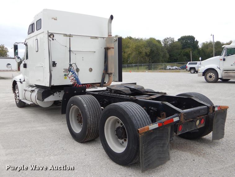 image for item EO9649 2006 International 9400i semi truck