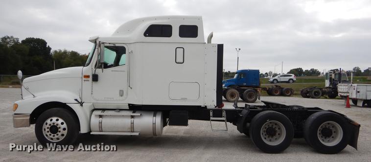 image for item EO9649 2006 International 9400i semi truck