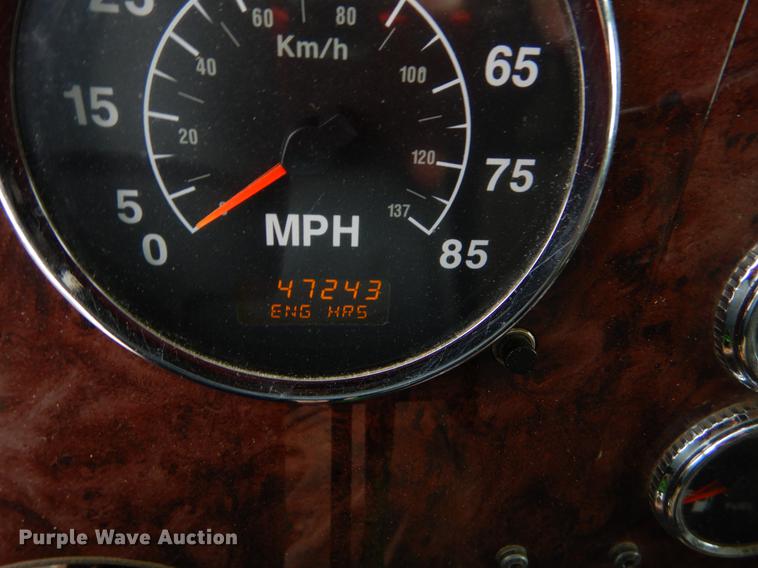 image for item EO9649 2006 International 9400i semi truck