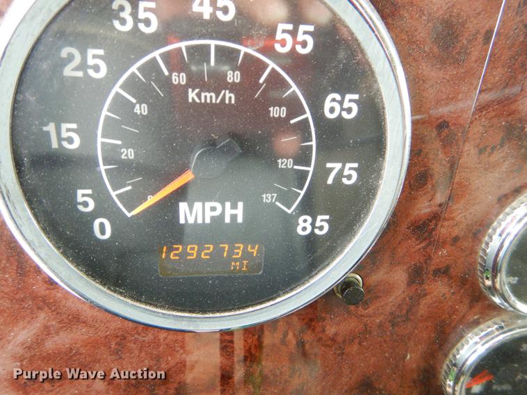 image for item EO9649 2006 International 9400i semi truck