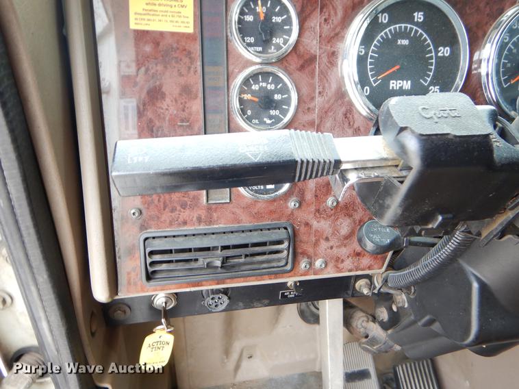 image for item EO9649 2006 International 9400i semi truck