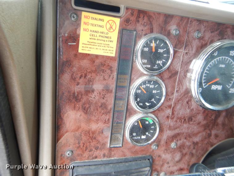 image for item EO9649 2006 International 9400i semi truck