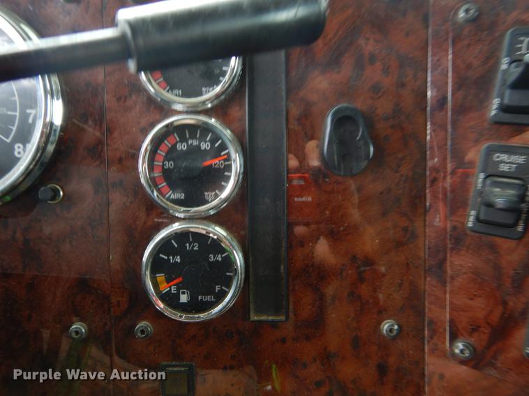 image for item EO9649 2006 International 9400i semi truck