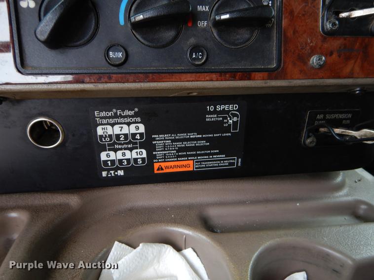 image for item EO9649 2006 International 9400i semi truck