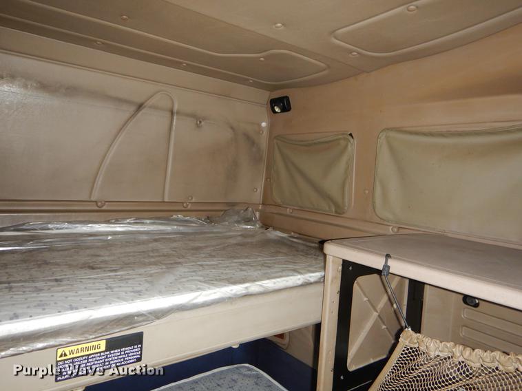 image for item EO9649 2006 International 9400i semi truck