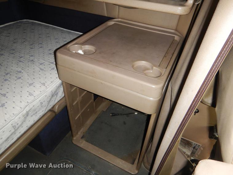 image for item EO9649 2006 International 9400i semi truck