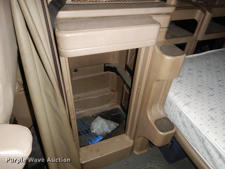 image for item EO9649 2006 International 9400i semi truck