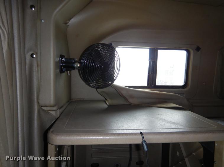 image for item EO9649 2006 International 9400i semi truck