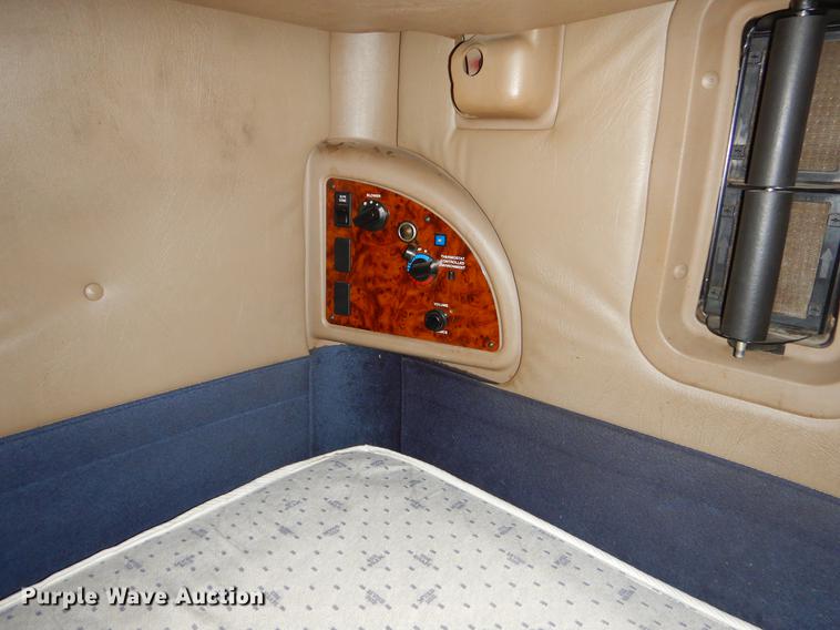 image for item EO9649 2006 International 9400i semi truck