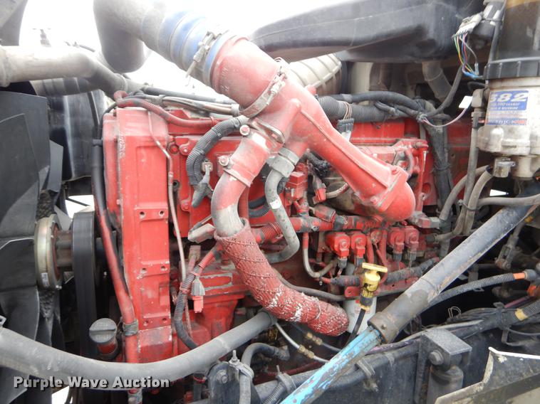 image for item EO9649 2006 International 9400i semi truck