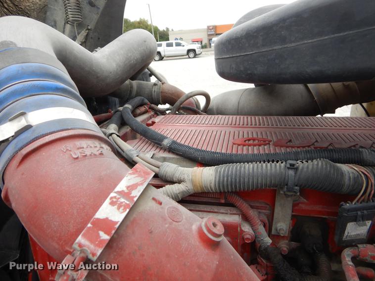 image for item EO9649 2006 International 9400i semi truck