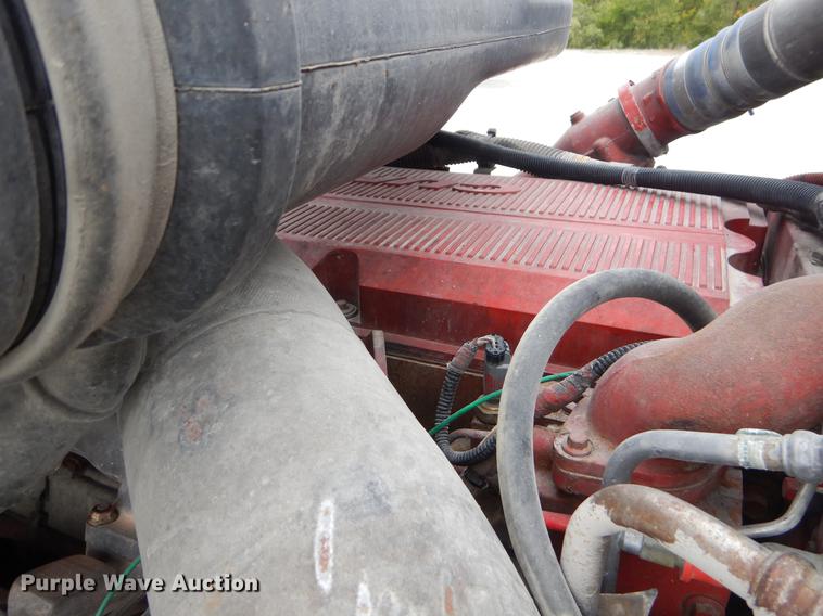 image for item EO9649 2006 International 9400i semi truck