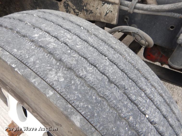 image for item EO9649 2006 International 9400i semi truck