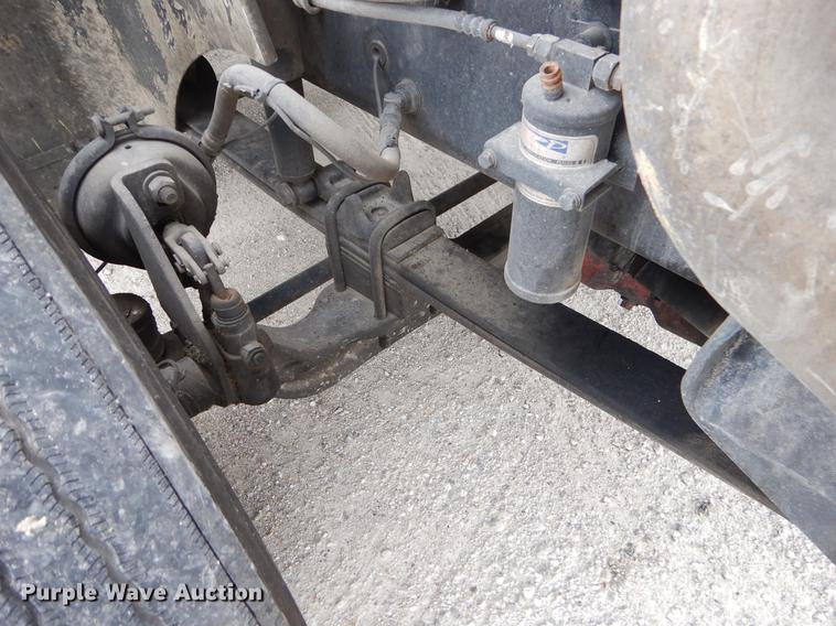 image for item EO9649 2006 International 9400i semi truck