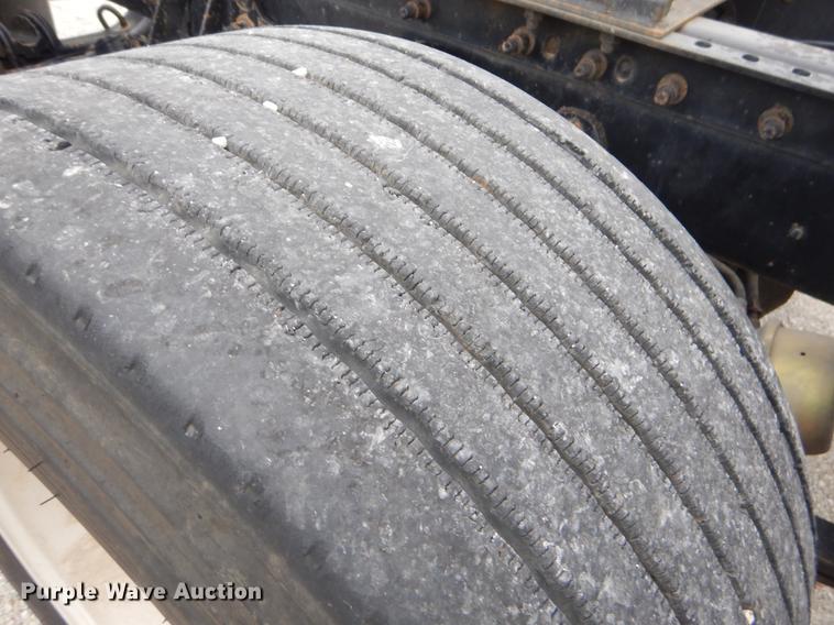 image for item EO9649 2006 International 9400i semi truck