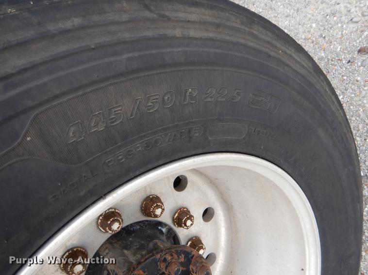 image for item EO9649 2006 International 9400i semi truck