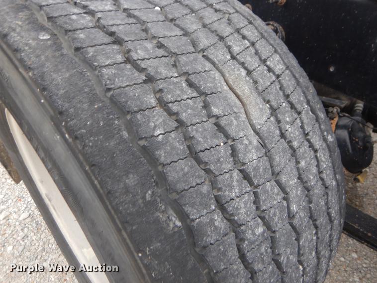 image for item EO9649 2006 International 9400i semi truck