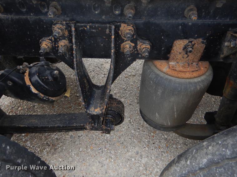 image for item EO9649 2006 International 9400i semi truck