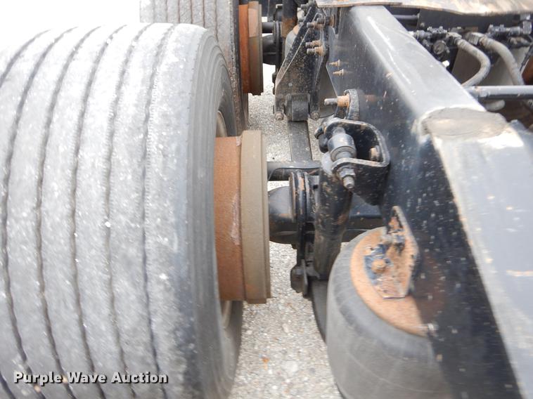 image for item EO9649 2006 International 9400i semi truck