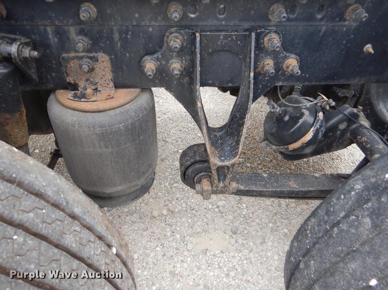 image for item EO9649 2006 International 9400i semi truck