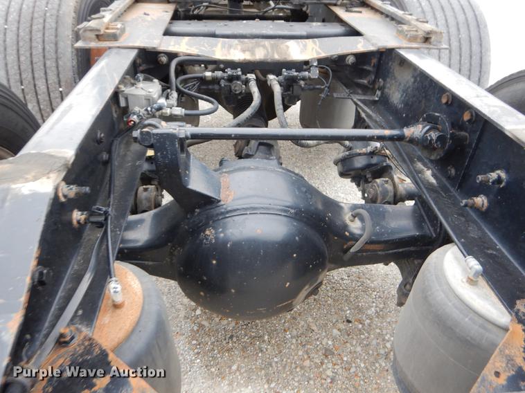 image for item EO9649 2006 International 9400i semi truck