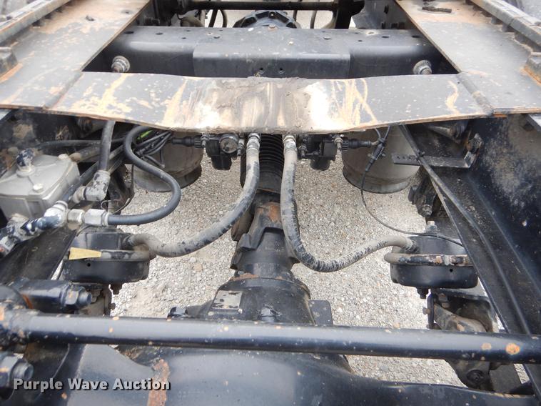 image for item EO9649 2006 International 9400i semi truck