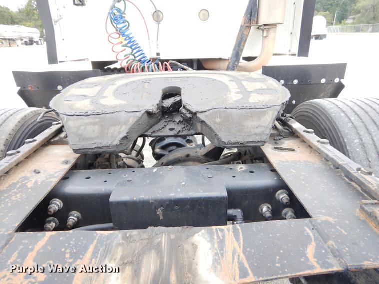 image for item EO9649 2006 International 9400i semi truck