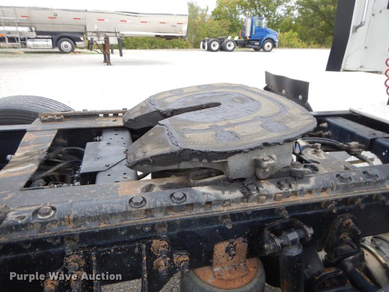 image for item EO9649 2006 International 9400i semi truck