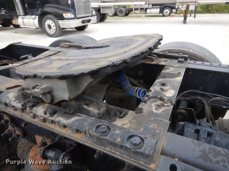 image for item EO9649 2006 International 9400i semi truck