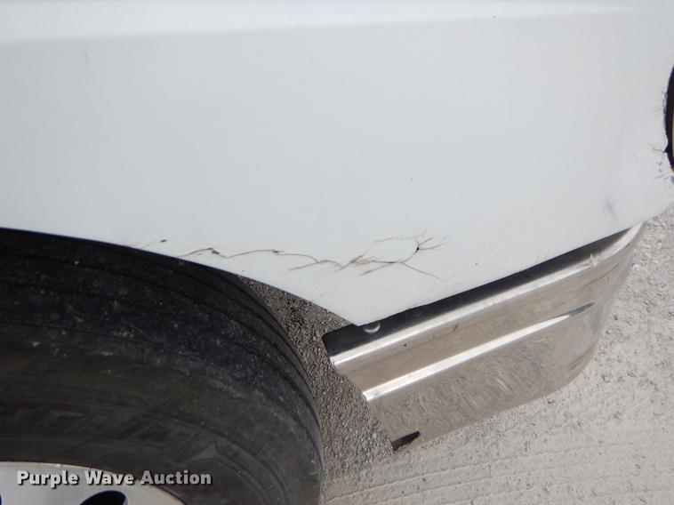 image for item EO9649 2006 International 9400i semi truck