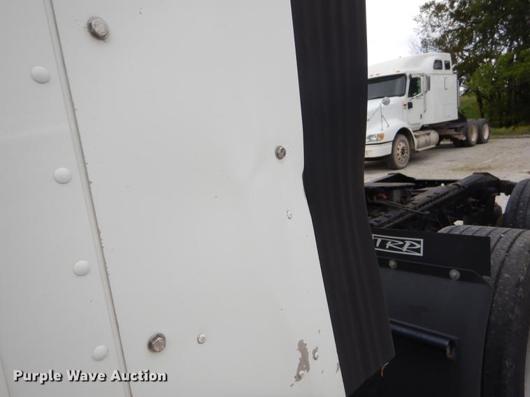 image for item EO9649 2006 International 9400i semi truck