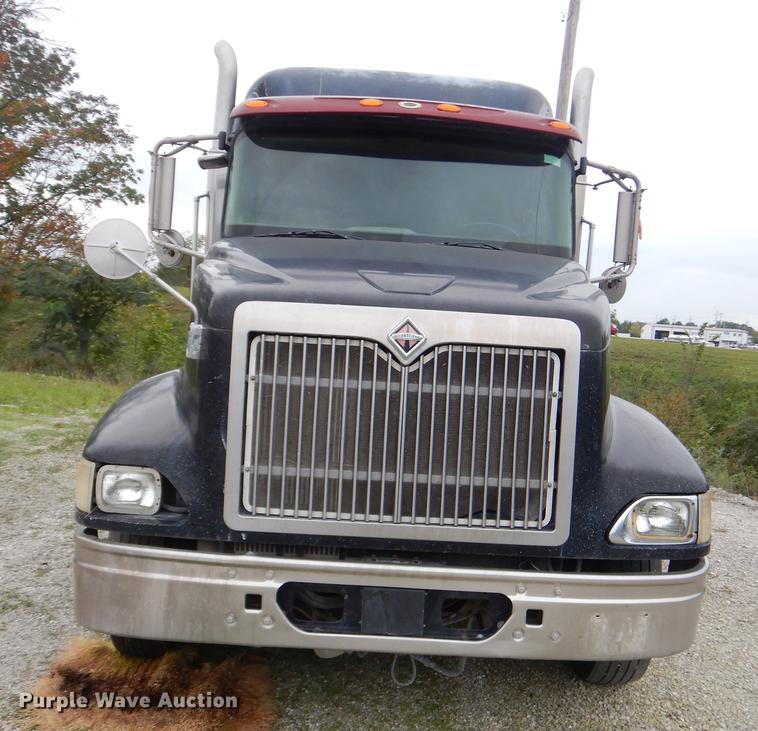 image for item EO9650 2007 International 9400i semi truck