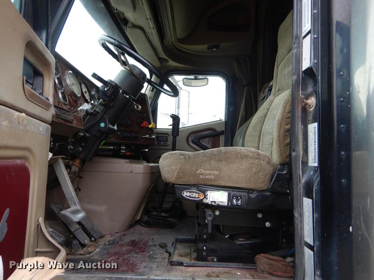 image for item EO9650 2007 International 9400i semi truck