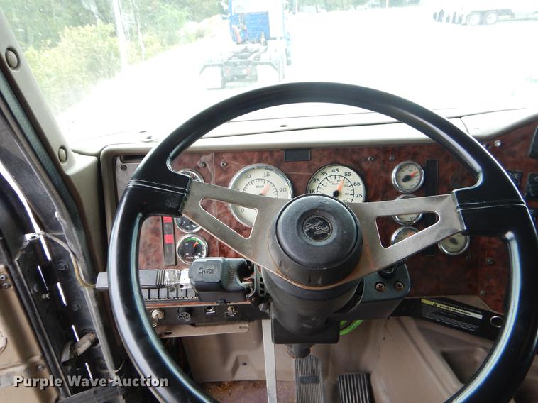 image for item EO9650 2007 International 9400i semi truck