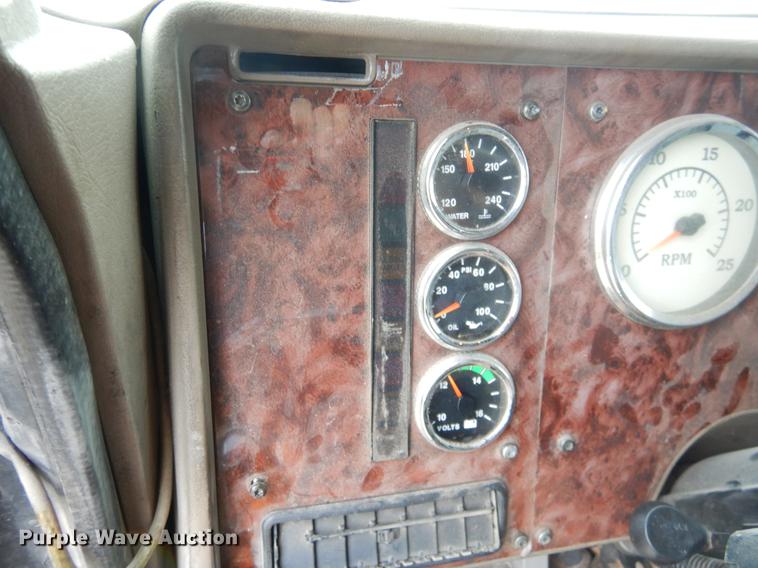 image for item EO9650 2007 International 9400i semi truck