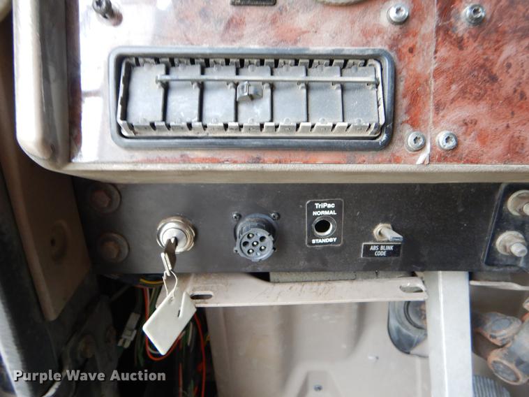 image for item EO9650 2007 International 9400i semi truck