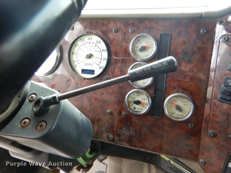 image for item EO9650 2007 International 9400i semi truck