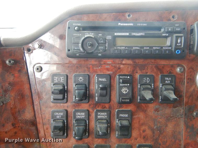 image for item EO9650 2007 International 9400i semi truck