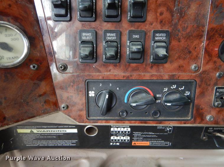 image for item EO9650 2007 International 9400i semi truck